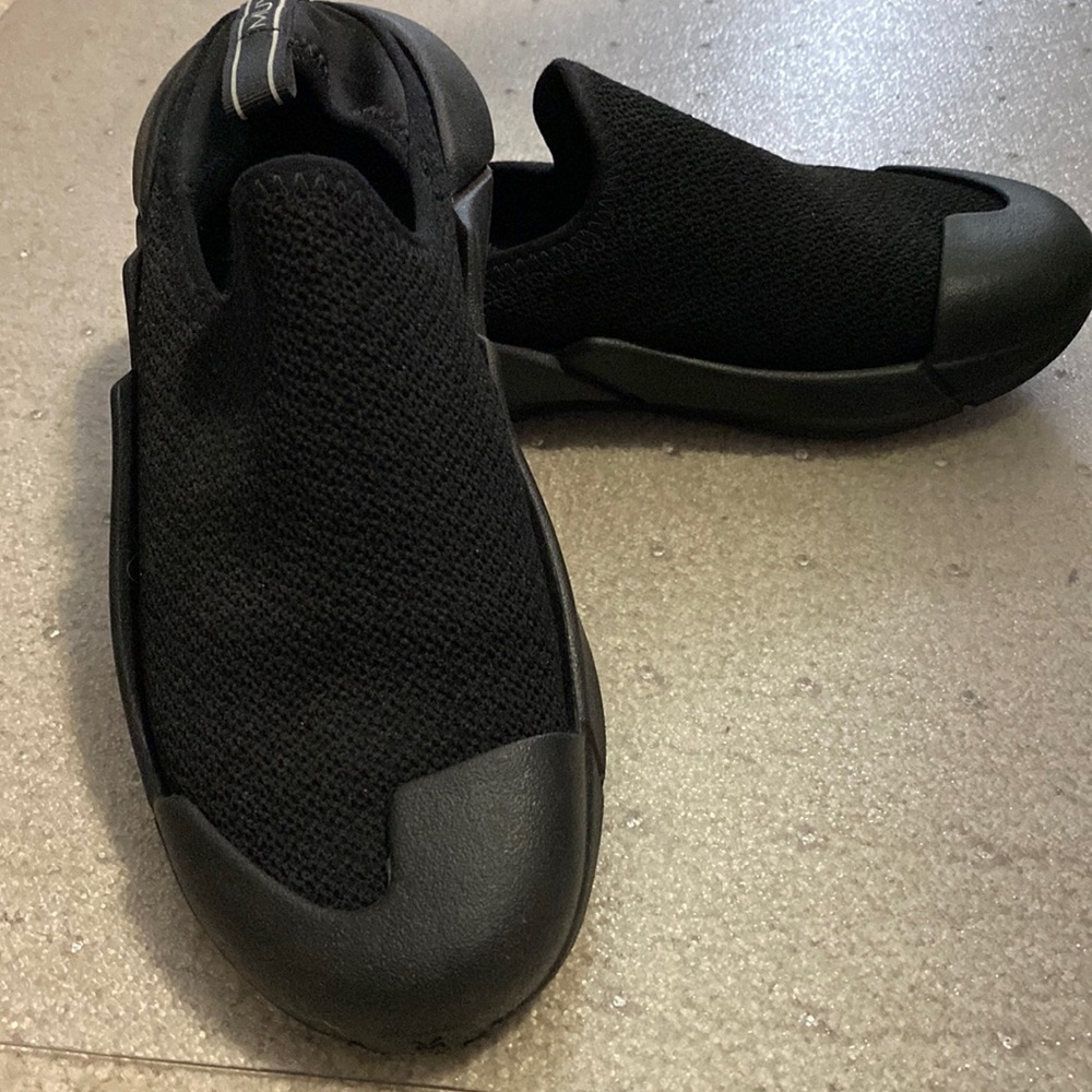 NWOB Muvez Vanta Black Convertible Shoe-Slippers